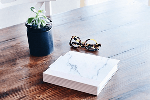 土日も平日料金で対応します。30分無料個別相談あります！ぜひご利用ください。